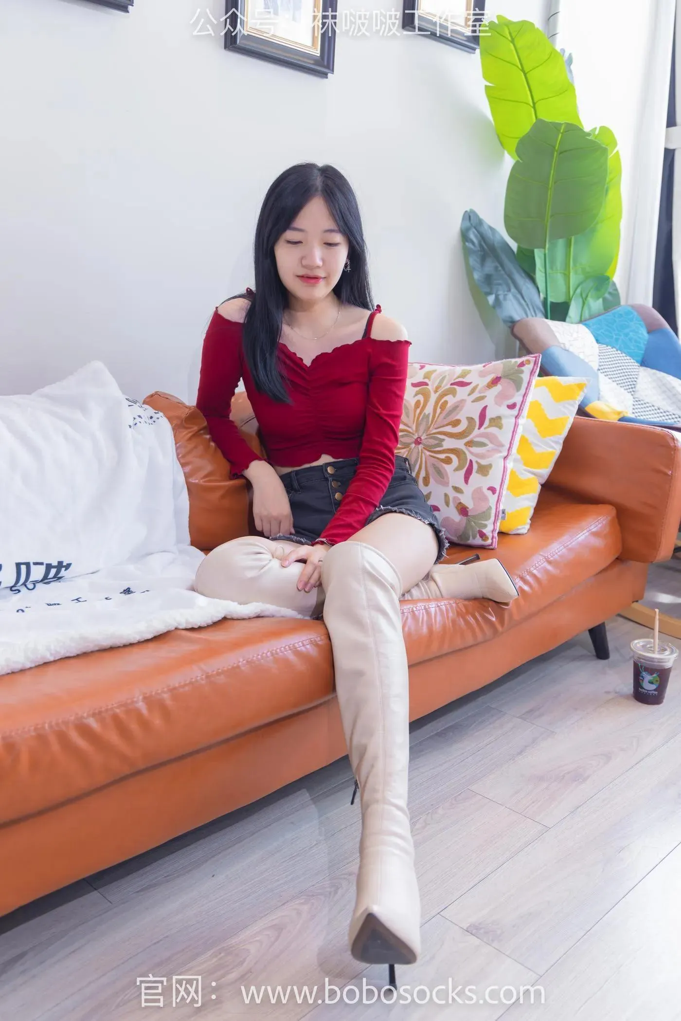 [BoBoSocks袜啵啵]NO.120 小甜豆-高跟长靴、白棉袜、裸足 [170P]插图5